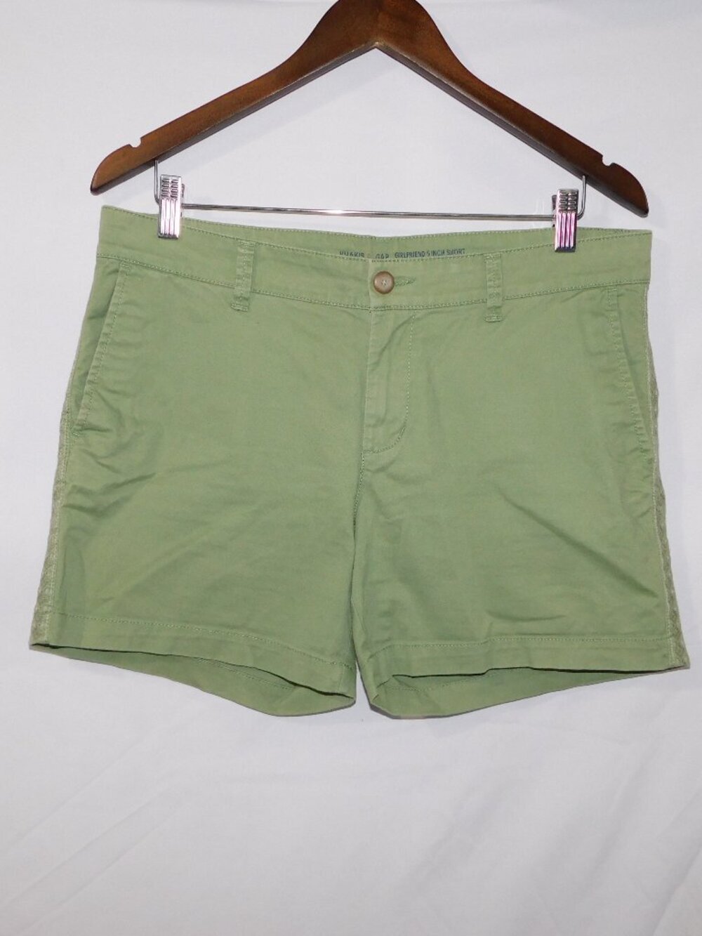 Khakis by Gap Girlfriend 5 inch Olive Green Chino Shorts Womes 8 Flat front